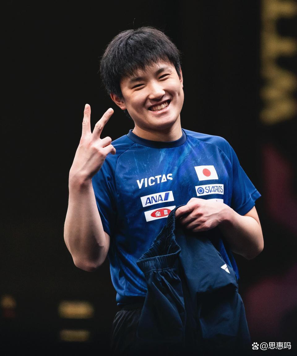 日本乒乓球队鏖战韩国乒乓球队，张本智和惊艳世界