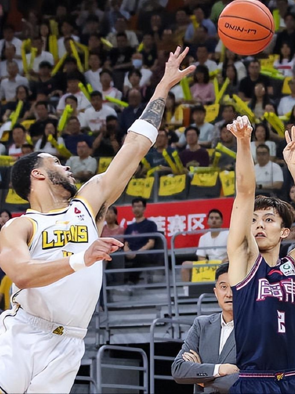 深圳队横扫广东队,周琦关键制胜 深圳队横扫广东队,周琦关键制胜