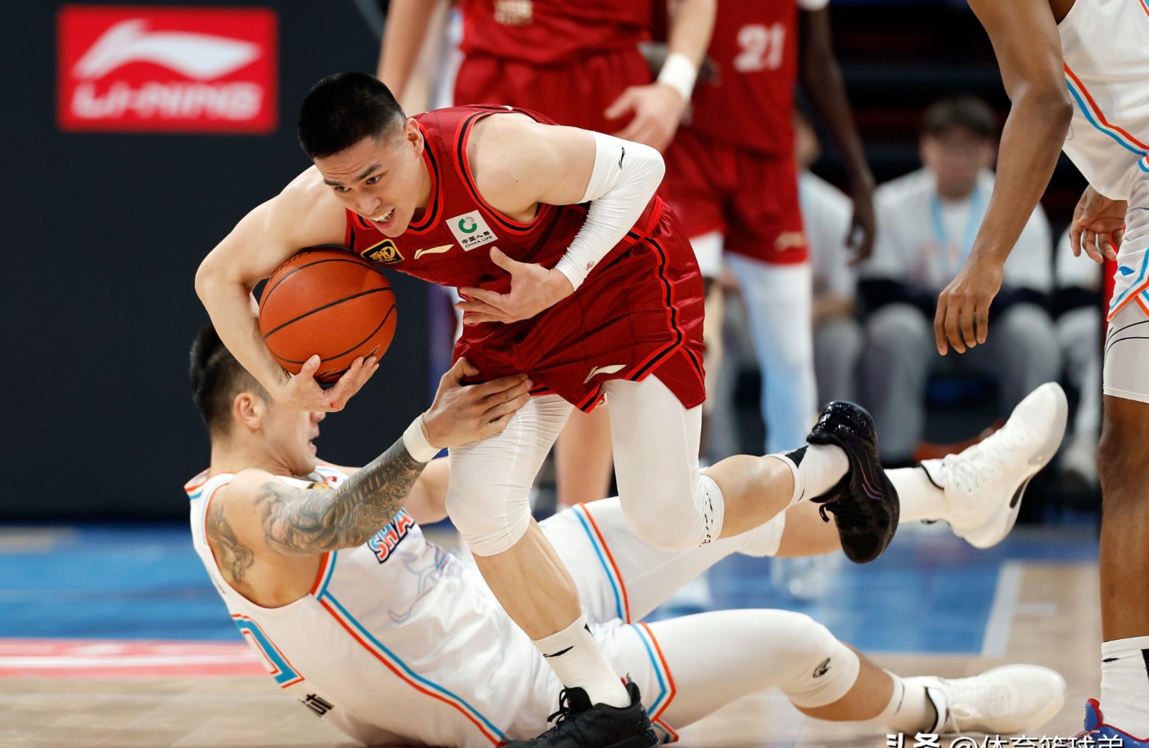 球队迎来重要胜利,士气大振 球队迎来重要胜利,士气大振