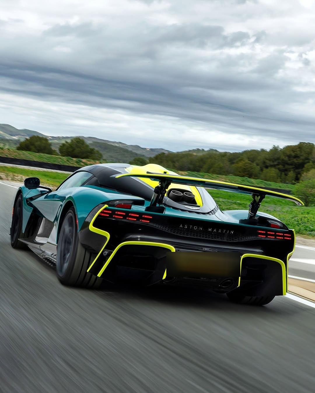 雷速APP-阿斯顿马丁翻盘迈凯伦，诺里斯统治全场