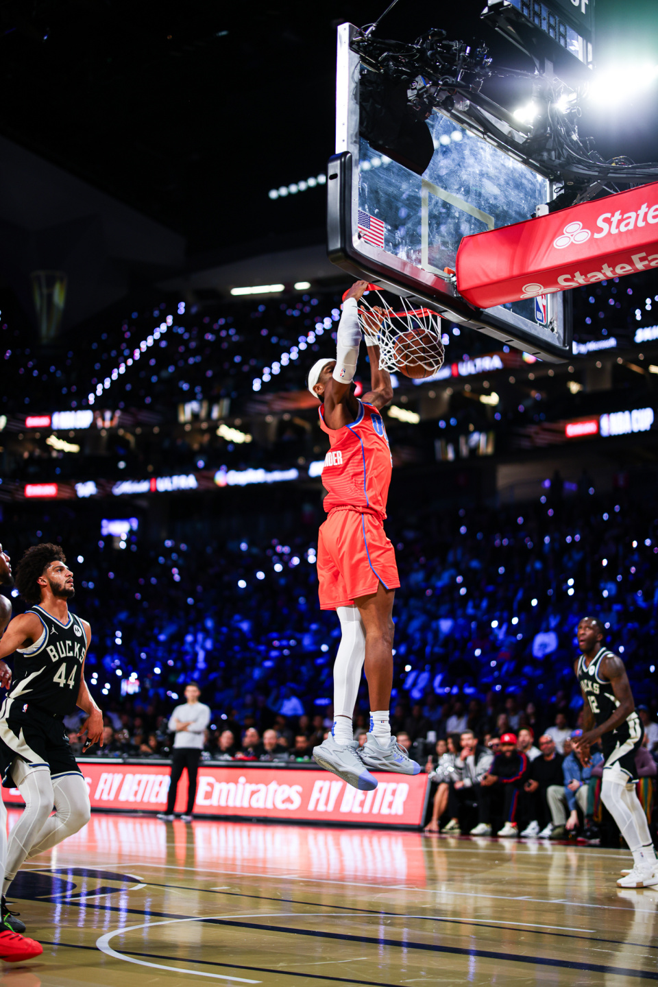 雄鹿逆转青岛队,莫兰特关键制胜 雄鹿逆转青岛队,莫兰特关键制胜