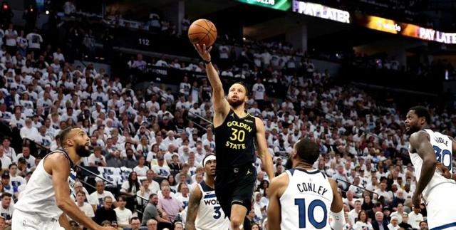 深圳队逆转青岛队，库里状态火热