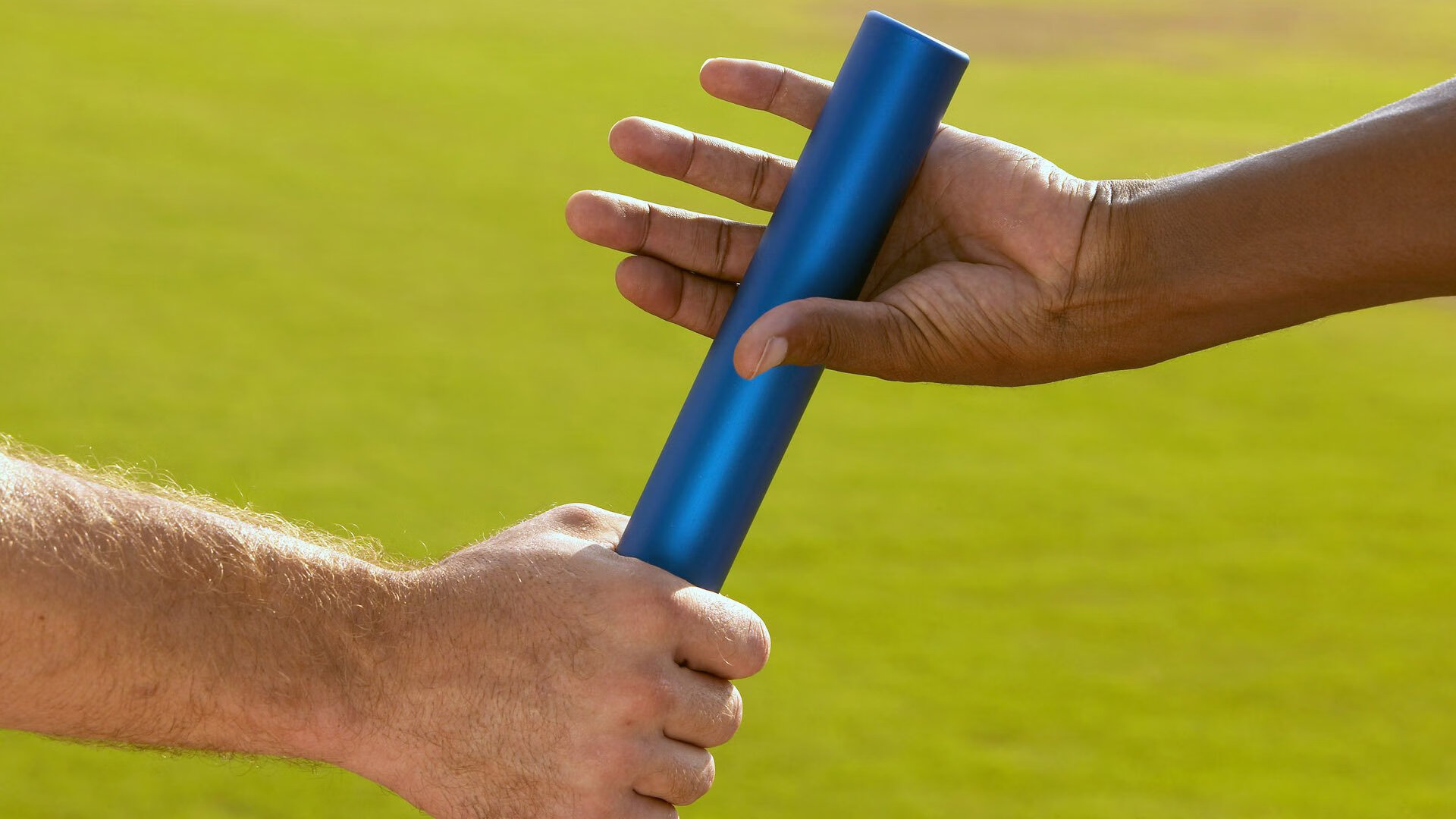 赛道与球场,当F1引擎轰鸣遇上活塞奇迹