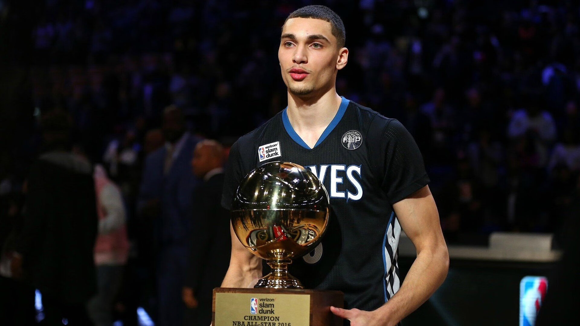 雷速篮球直播-森林狼压哨绝杀雄鹿，霍勒迪进攻端无人可挡