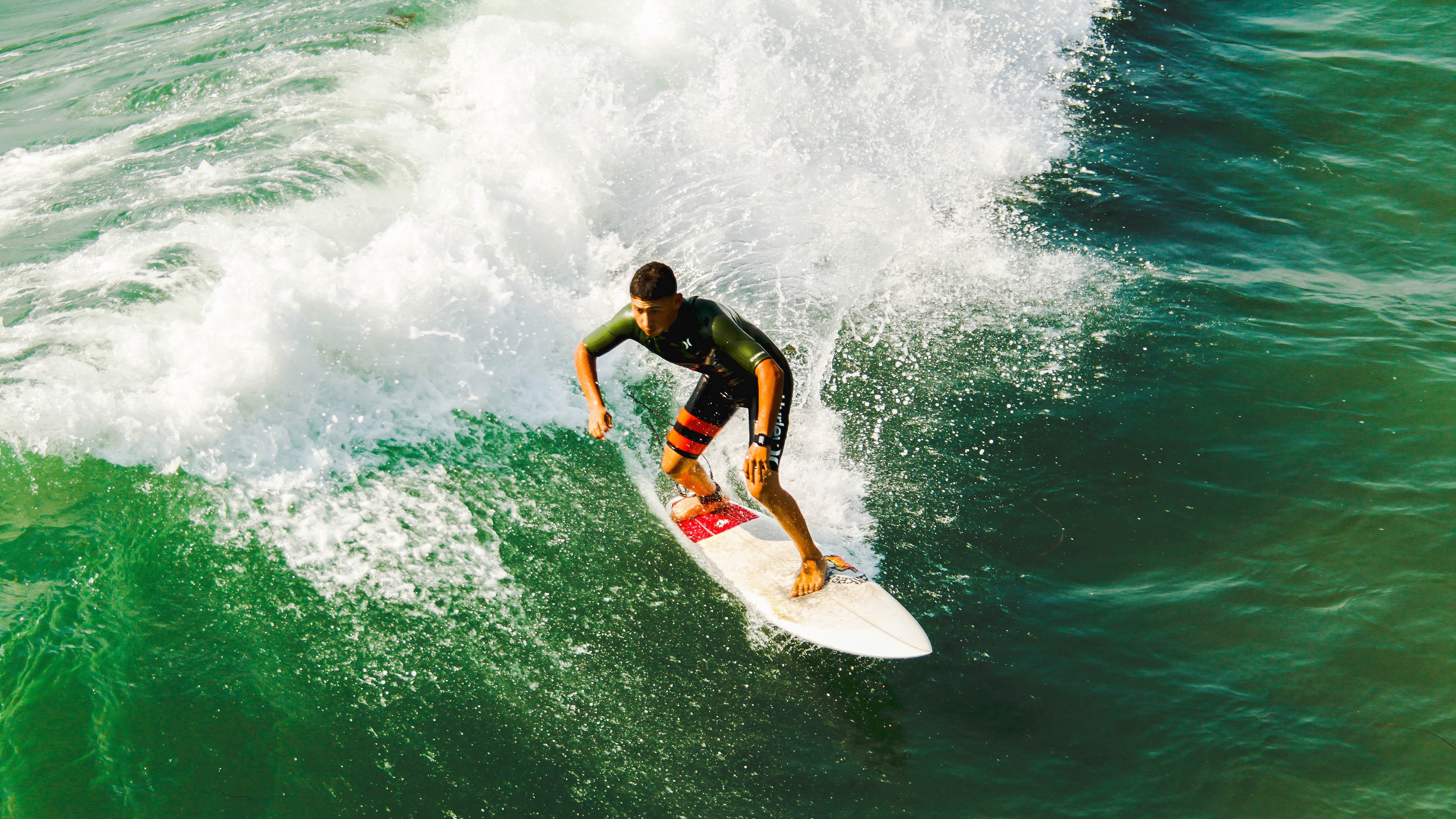 孙铭徽关键制胜，热火轻取上海队，一场跨越篮球文化的胜利